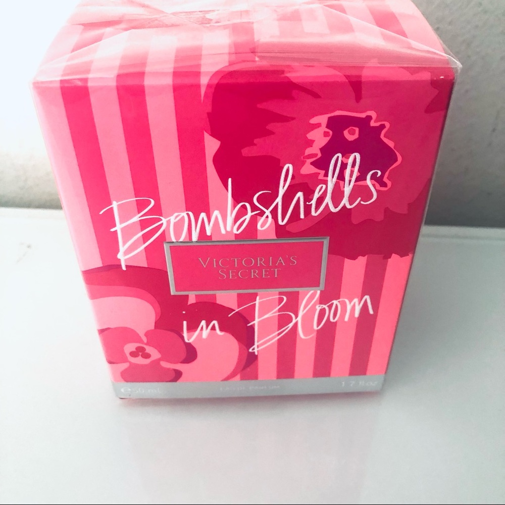 VICTORIA SECRET BOMBSHELL IN BLOOM - Picture 3 of 6